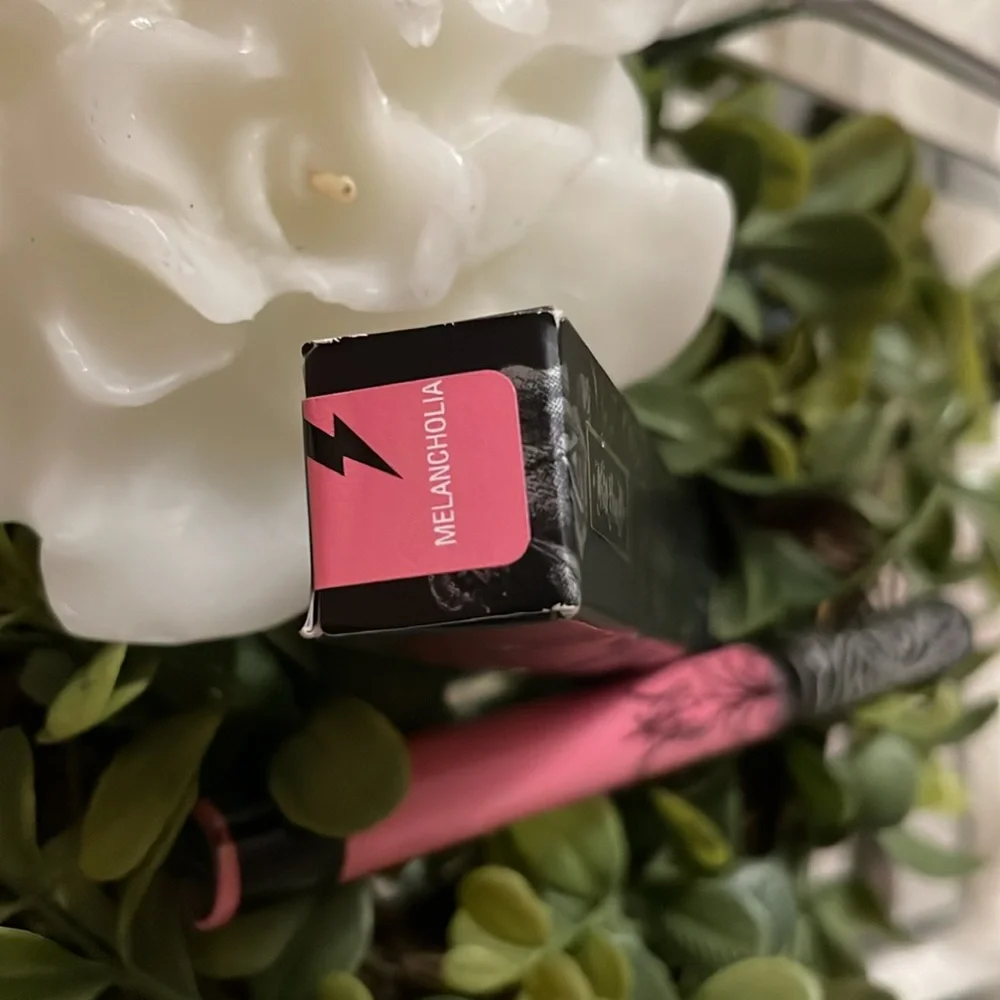 🖤 👄 KAT VON D®️ GORGEOUS SHADE MELANCOLÍA Everlasting Liquid Lipstick 👄 🖤